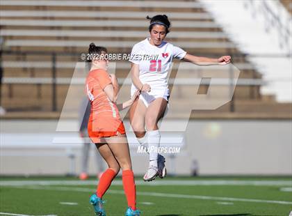 Thumbnail 3 in Henderson vs. Celina (UIL 4A Regional Semifinals) photogallery.