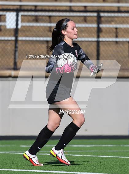 Thumbnail 3 in Henderson vs. Celina (UIL 4A Regional Semifinals) photogallery.