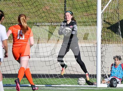 Thumbnail 1 in Henderson vs. Celina (UIL 4A Regional Semifinals) photogallery.