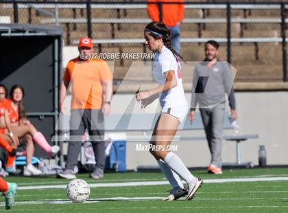 Thumbnail 1 in Henderson vs. Celina (UIL 4A Regional Semifinals) photogallery.