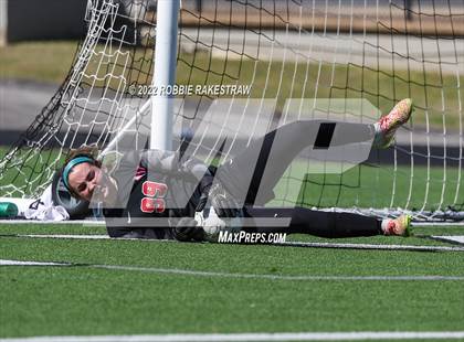 Thumbnail 1 in Henderson vs. Celina (UIL 4A Regional Semifinals) photogallery.