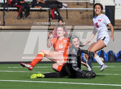 Thumbnail 2 in Henderson vs. Celina (UIL 4A Regional Semifinals) photogallery.