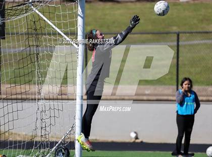 Thumbnail 3 in Henderson vs. Celina (UIL 4A Regional Semifinals) photogallery.