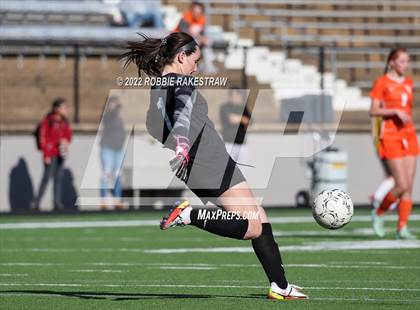 Thumbnail 1 in Henderson vs. Celina (UIL 4A Regional Semifinals) photogallery.
