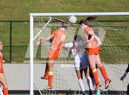 Thumbnail 2 in Henderson vs. Celina (UIL 4A Regional Semifinals) photogallery.