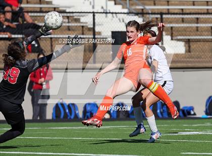 Thumbnail 3 in Henderson vs. Celina (UIL 4A Regional Semifinals) photogallery.
