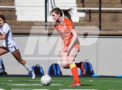 Thumbnail 2 in Henderson vs. Celina (UIL 4A Regional Semifinals) photogallery.