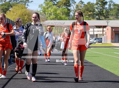 Thumbnail 1 in Henderson vs. Celina (UIL 4A Regional Semifinals) photogallery.