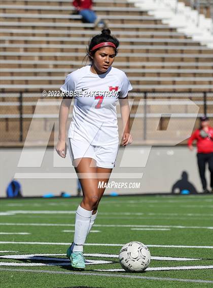 Thumbnail 3 in Henderson vs. Celina (UIL 4A Regional Semifinals) photogallery.