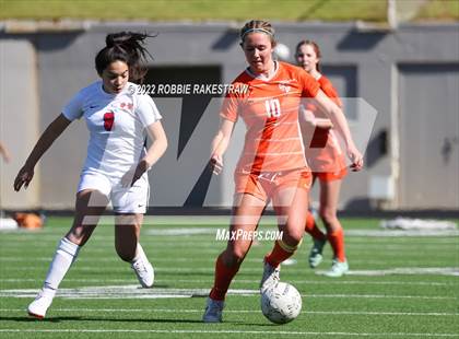 Thumbnail 1 in Henderson vs. Celina (UIL 4A Regional Semifinals) photogallery.