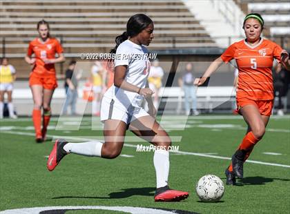 Thumbnail 1 in Henderson vs. Celina (UIL 4A Regional Semifinals) photogallery.