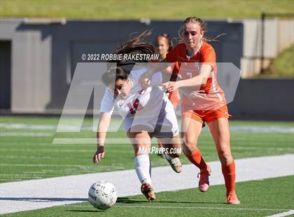 Thumbnail 1 in Henderson vs. Celina (UIL 4A Regional Semifinals) photogallery.