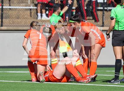 Thumbnail 1 in Henderson vs. Celina (UIL 4A Regional Semifinals) photogallery.