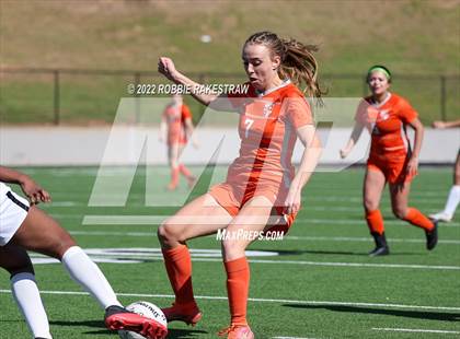 Thumbnail 1 in Henderson vs. Celina (UIL 4A Regional Semifinals) photogallery.