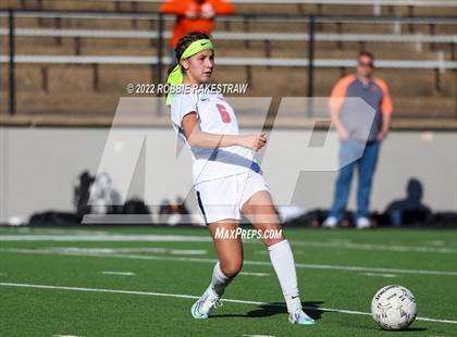 Thumbnail 2 in Henderson vs. Celina (UIL 4A Regional Semifinals) photogallery.