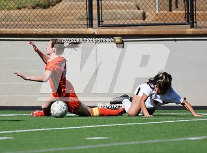 Thumbnail 1 in Henderson vs. Celina (UIL 4A Regional Semifinals) photogallery.