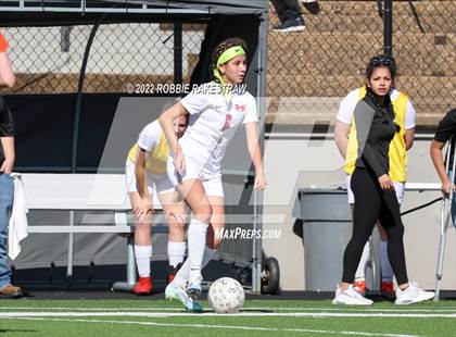 Thumbnail 2 in Henderson vs. Celina (UIL 4A Regional Semifinals) photogallery.