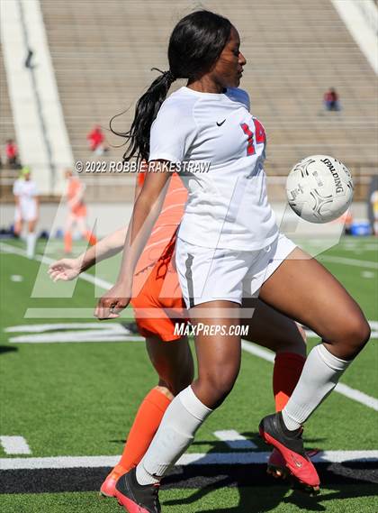 Thumbnail 2 in Henderson vs. Celina (UIL 4A Regional Semifinals) photogallery.