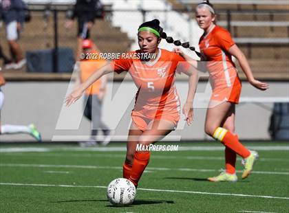 Thumbnail 1 in Henderson vs. Celina (UIL 4A Regional Semifinals) photogallery.