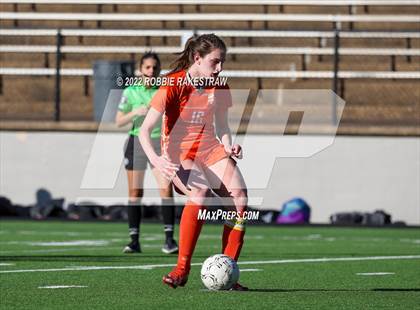 Thumbnail 1 in Henderson vs. Celina (UIL 4A Regional Semifinals) photogallery.