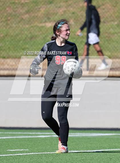 Thumbnail 1 in Henderson vs. Celina (UIL 4A Regional Semifinals) photogallery.