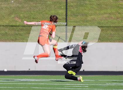 Thumbnail 2 in Henderson vs. Celina (UIL 4A Regional Semifinals) photogallery.