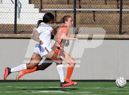 Thumbnail 3 in Henderson vs. Celina (UIL 4A Regional Semifinals) photogallery.