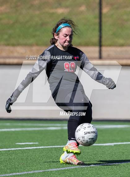 Thumbnail 2 in Henderson vs. Celina (UIL 4A Regional Semifinals) photogallery.