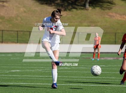 Thumbnail 2 in Henderson vs. Celina (UIL 4A Regional Semifinals) photogallery.