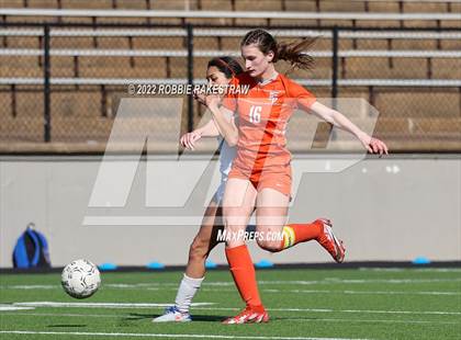Thumbnail 1 in Henderson vs. Celina (UIL 4A Regional Semifinals) photogallery.