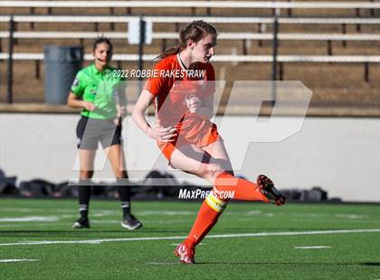 Thumbnail 2 in Henderson vs. Celina (UIL 4A Regional Semifinals) photogallery.