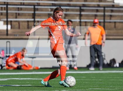 Thumbnail 1 in Henderson vs. Celina (UIL 4A Regional Semifinals) photogallery.
