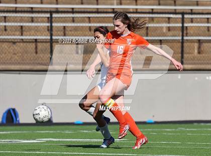 Thumbnail 2 in Henderson vs. Celina (UIL 4A Regional Semifinals) photogallery.