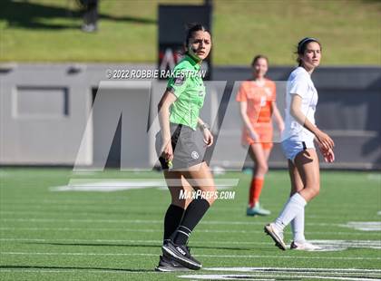 Thumbnail 1 in Henderson vs. Celina (UIL 4A Regional Semifinals) photogallery.