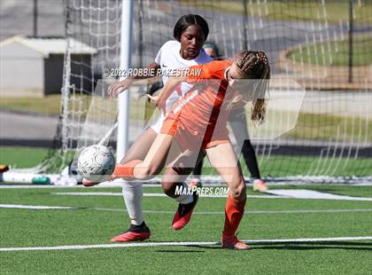 Thumbnail 2 in Henderson vs. Celina (UIL 4A Regional Semifinals) photogallery.