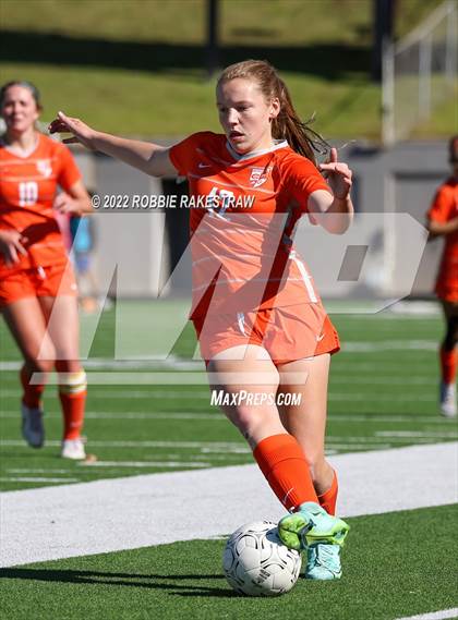 Thumbnail 1 in Henderson vs. Celina (UIL 4A Regional Semifinals) photogallery.