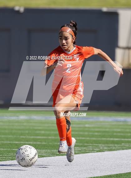 Thumbnail 1 in Henderson vs. Celina (UIL 4A Regional Semifinals) photogallery.