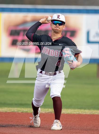 Thumbnail 1 in Robstown vs. London (VISD Tournament) photogallery.