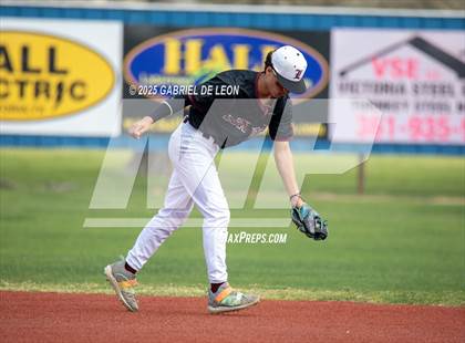 Thumbnail 3 in Robstown vs. London (VISD Tournament) photogallery.