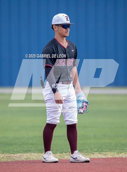 Thumbnail 1 in Robstown vs. London (VISD Tournament) photogallery.