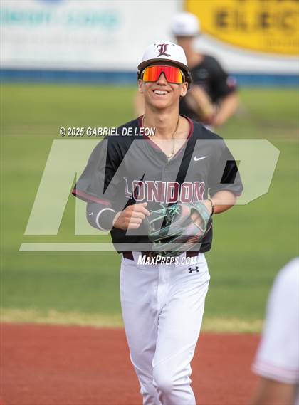 Thumbnail 1 in Robstown vs. London (VISD Tournament) photogallery.