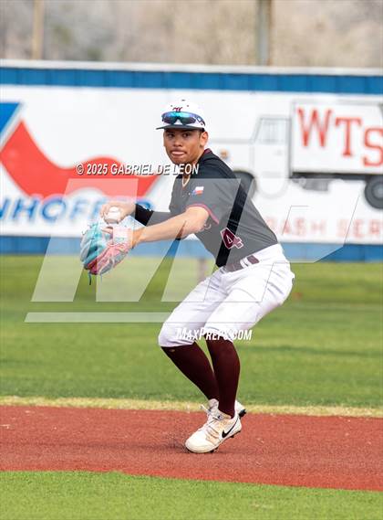 Thumbnail 2 in Robstown vs. London (VISD Tournament) photogallery.