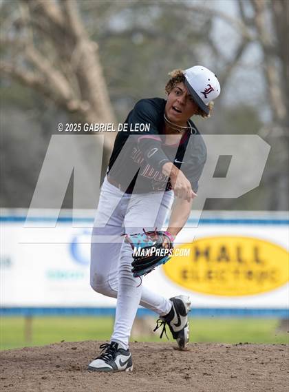Thumbnail 3 in Robstown vs. London (VISD Tournament) photogallery.