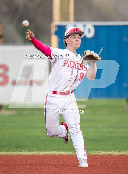 Thumbnail 1 in Robstown vs. London (VISD Tournament) photogallery.