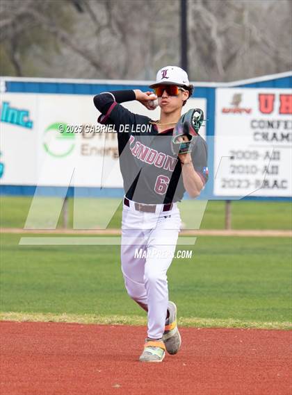 Thumbnail 1 in Robstown vs. London (VISD Tournament) photogallery.