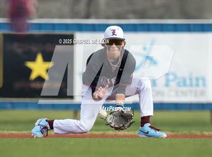 Thumbnail 3 in Robstown vs. London (VISD Tournament) photogallery.