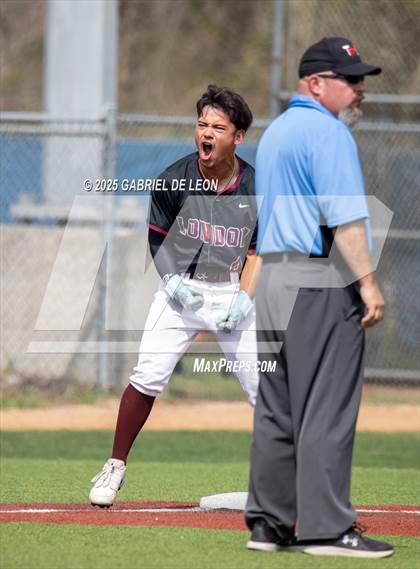 Thumbnail 3 in Robstown vs. London (VISD Tournament) photogallery.