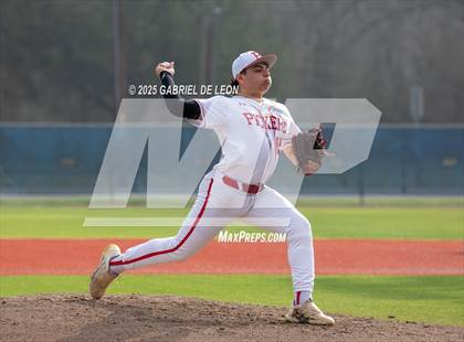 Thumbnail 3 in Robstown vs. London (VISD Tournament) photogallery.