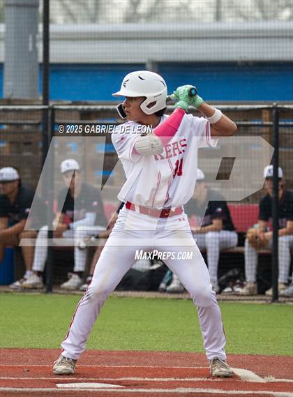 Thumbnail 3 in Robstown vs. London (VISD Tournament) photogallery.