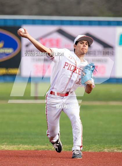 Thumbnail 1 in Robstown vs. London (VISD Tournament) photogallery.